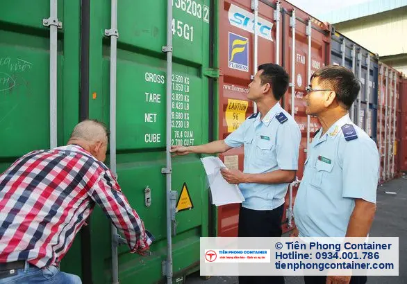 Hai Quan Kiem Tra Thung Container Hang Hoa E1608135785594