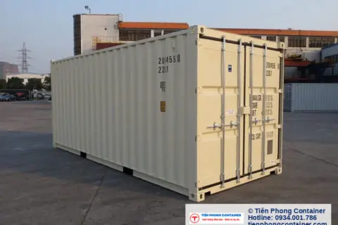 Container khô màu xám có cửa mở, loại container kho phổ biến để lưu trữ hàng hóa