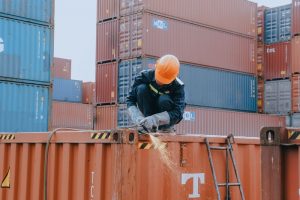 Sửa chữa và bảo trì container khô hiệu quả
