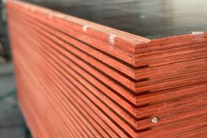 Vật liệu làm sàn container khô có chịu lực tốt không?