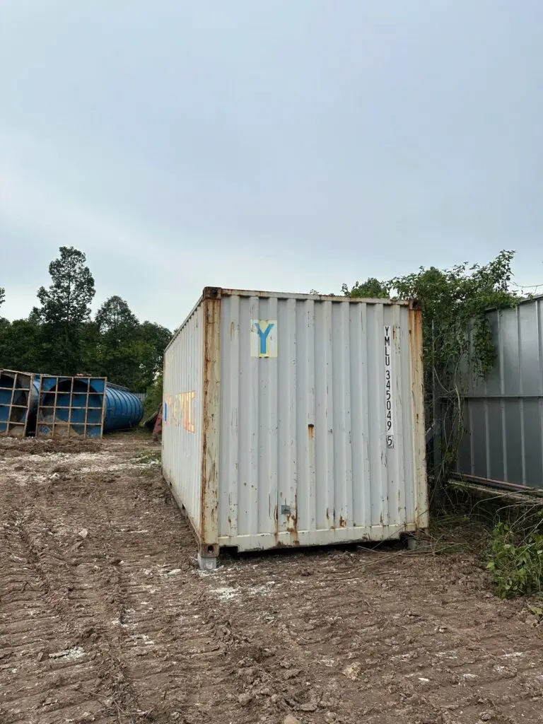 Container khô 20ft cũ trước khi hoán cải thành văn phòng tại Thủ Dầu Một