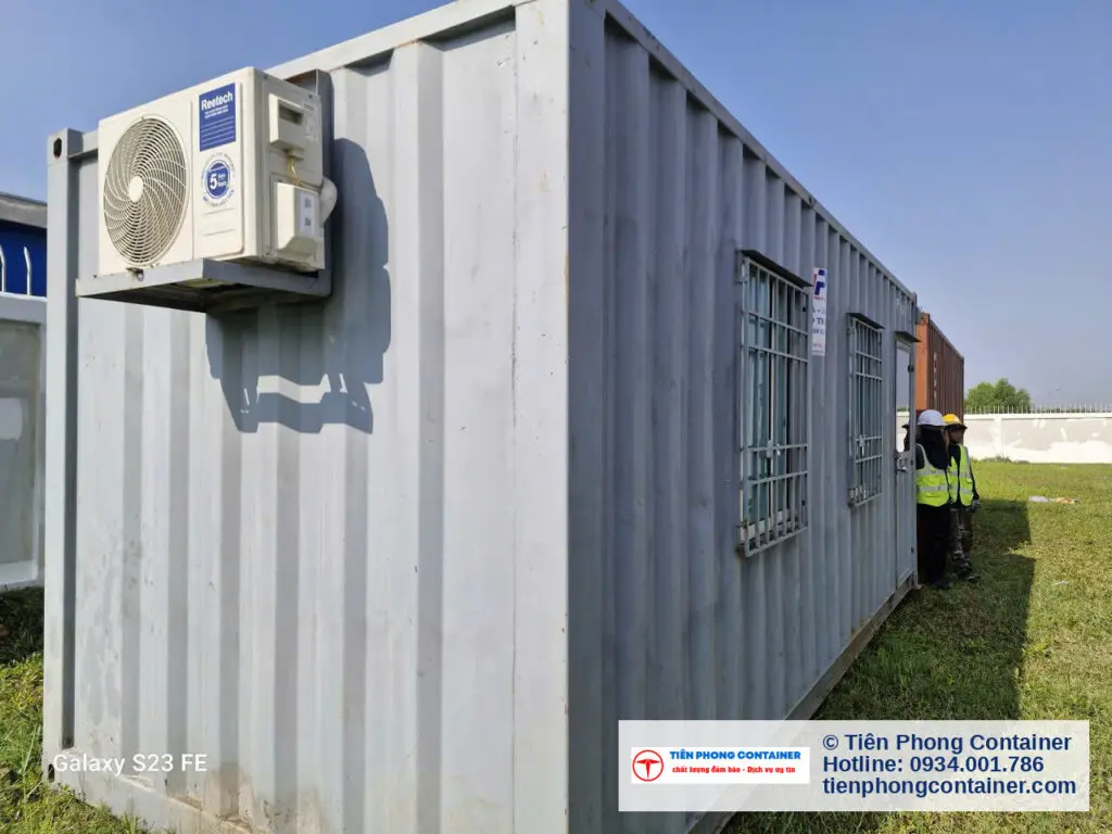 Container văn phòng 20ft lắp máy lạnh treo ngoài hông trong nhà máy KCN VSIP 2