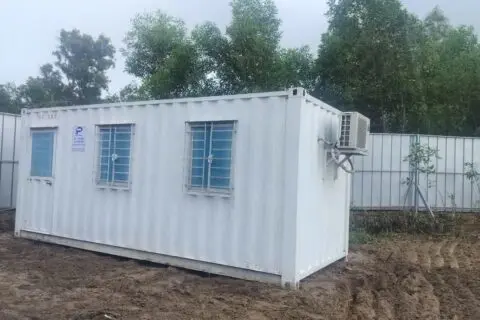 Container văn phòng 20ft sơn trắng lắp máy lạnh treo ngoài tại Thủ Dầu Một