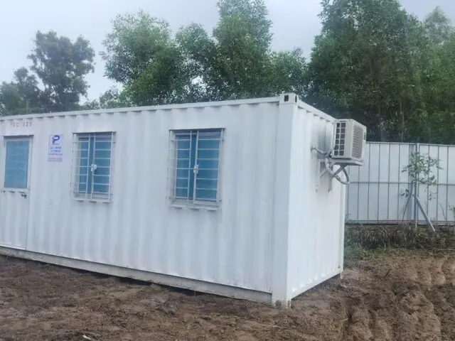 Container văn phòng 20ft sơn trắng lắp máy lạnh treo ngoài tại Thủ Dầu Một