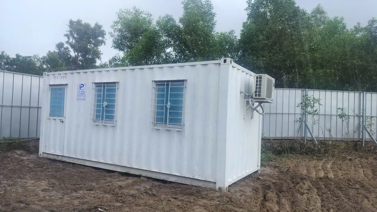 Container văn phòng 20ft sơn trắng lắp máy lạnh treo ngoài tại Thủ Dầu Một