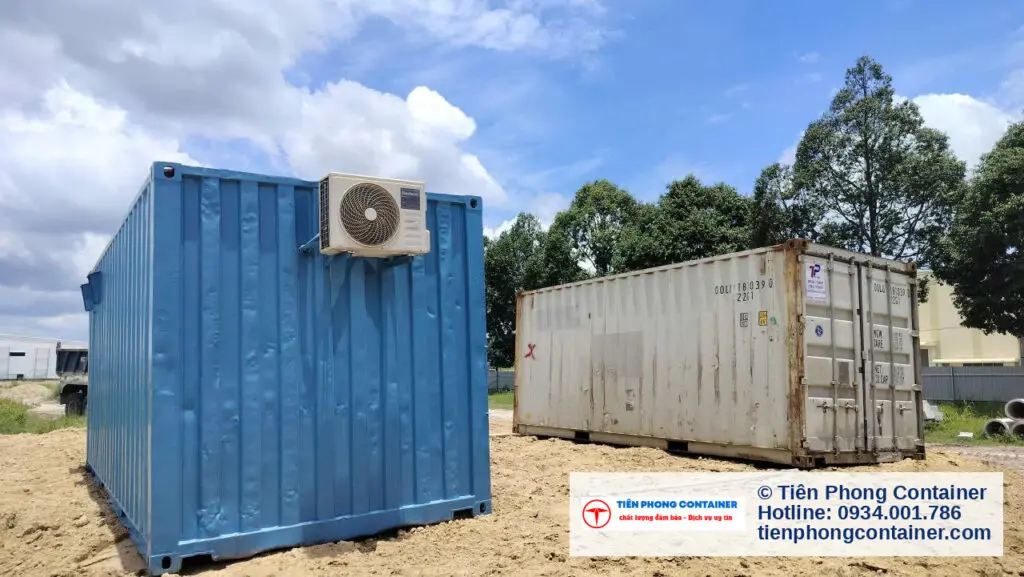 Container văn phòng 20ft sơn xanh dương cạnh container kho cũ tại KCN Bàu Bàng