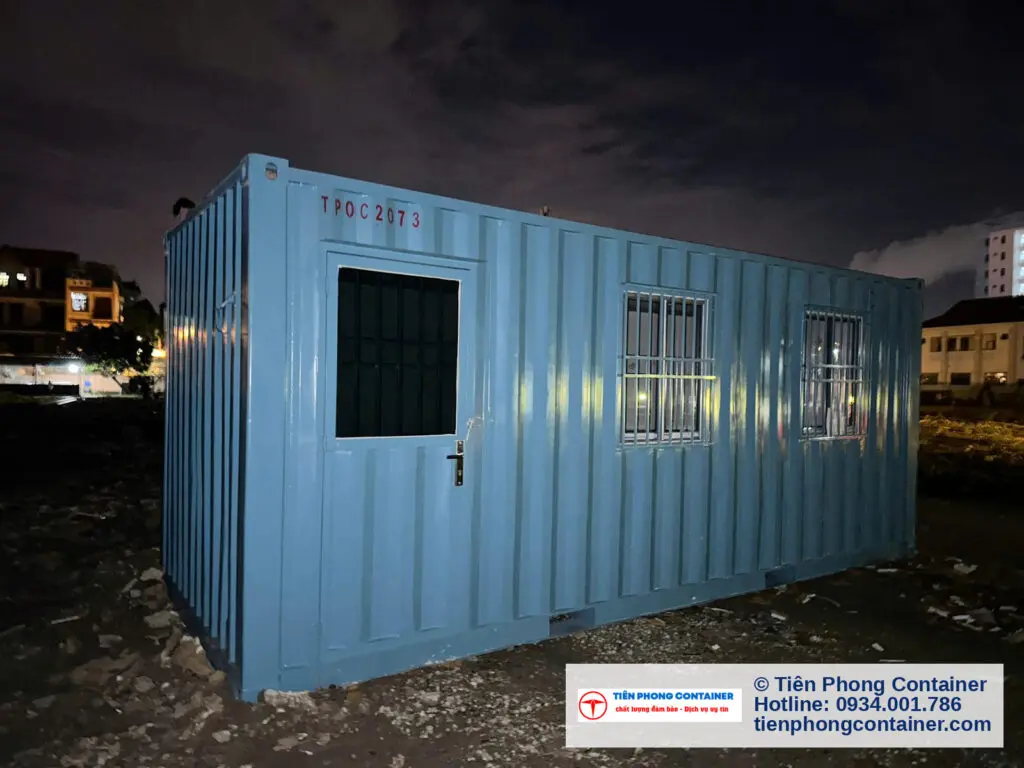 Container văn phòng 20ft sơn xanh ngọc đặt trên bãi đất trống tại Tân Bình
