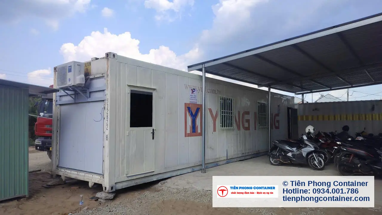 Container văn phòng 40ft có mái hiên che và máy lạnh treo ngoài tại Thủ Đức