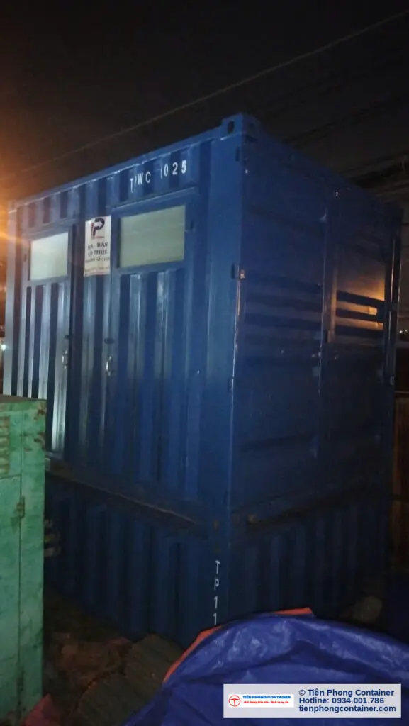 Container vệ sinh 10ft sơn xanh đậm đặt nâng cao tại Quận 8