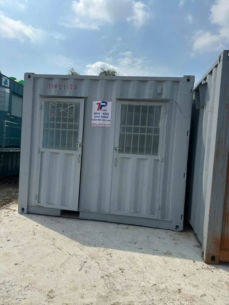 Mặt trước container vệ sinh 10ft hai cửa mã TPWC1123 tại Củ Chi