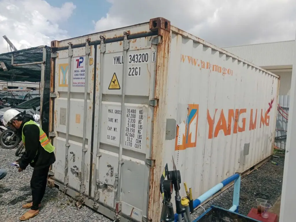 Nhà thầu kiểm tra container kho 20ft nguyên bản tại KCN Phước Đông